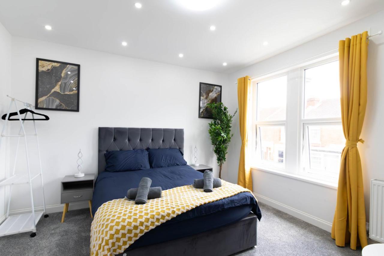 Open Mind Property - 6 Luxury Bedrooms With Free Parking 朴次茅斯 外观 照片