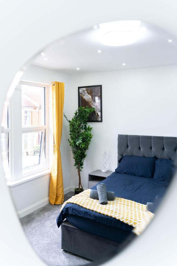 Open Mind Property - 6 Luxury Bedrooms With Free Parking 朴次茅斯 外观 照片