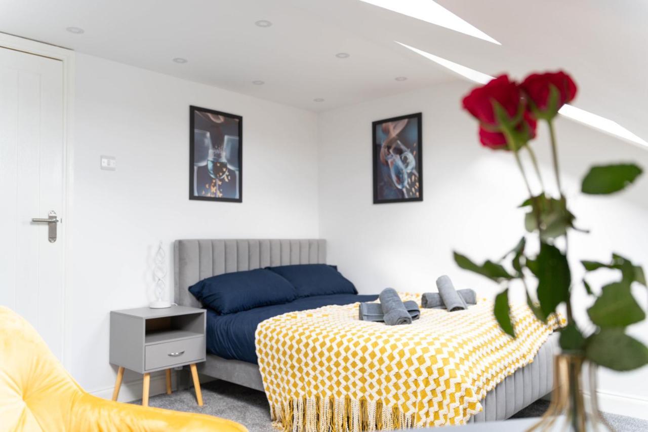Open Mind Property - 6 Luxury Bedrooms With Free Parking 朴次茅斯 外观 照片